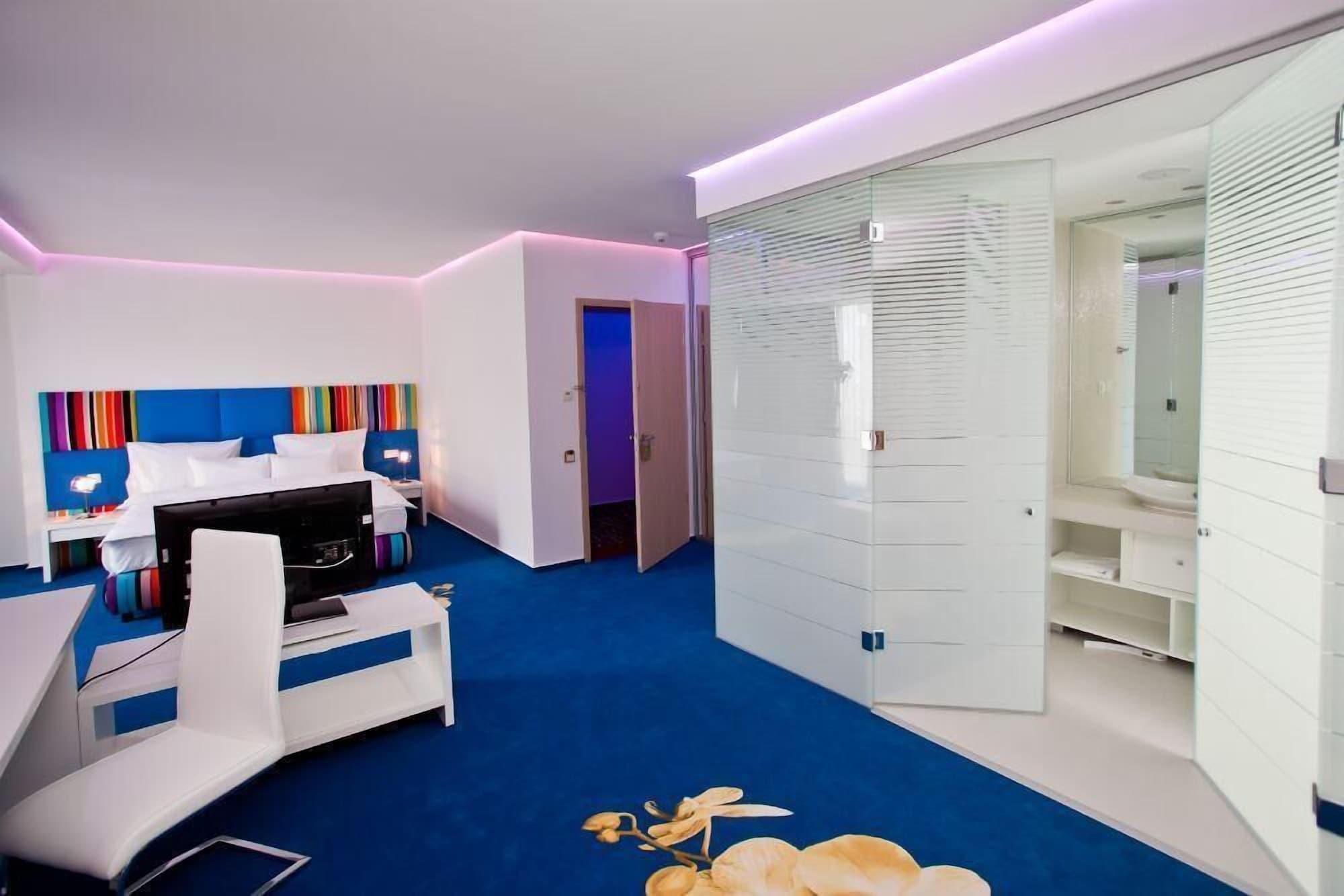 Marshal Garden Hotel Bucharest Exterior photo A room at the hotel