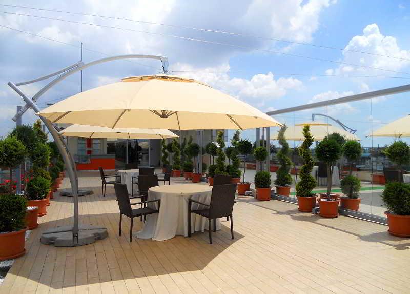 Marshal Garden Hotel Bucharest Exterior photo Rooftop bar